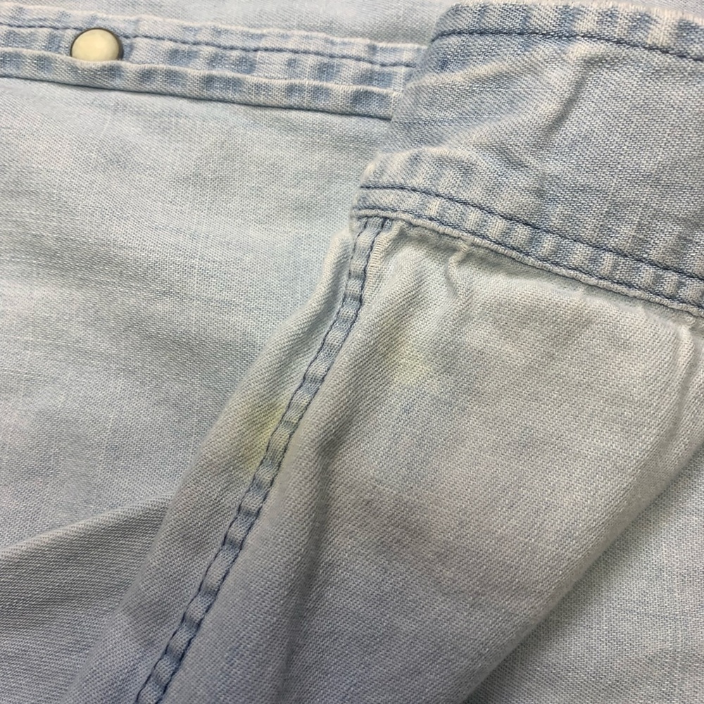 ✨ 2/$25 ✨ American Eagle Outfitters Denim Button Down - Picture 4 of 6